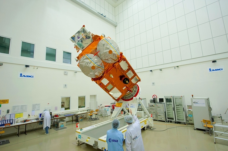 Cryosat-2 at ESA’s IABG test centre in Munich. Credits: ESA.