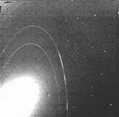 Les anneaux de Neptune vus par la sonde Voyager 2. Crédits : NASA