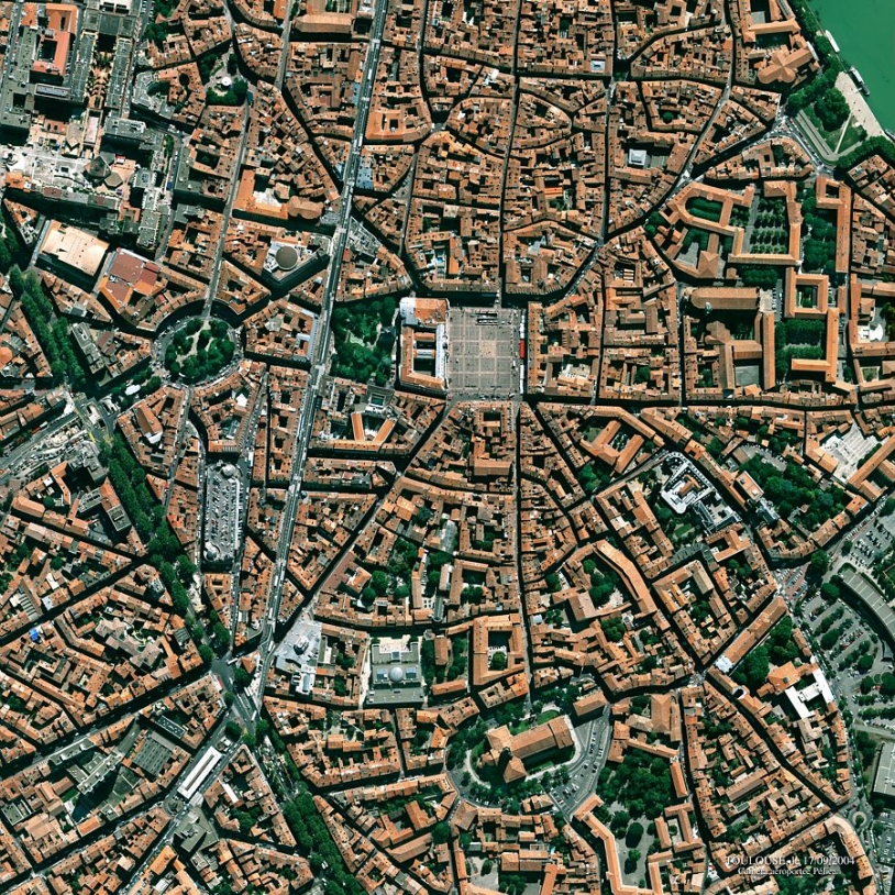 Simulation des futures images Pléiades sur la ville de Toulouse. Crédits : CNES.