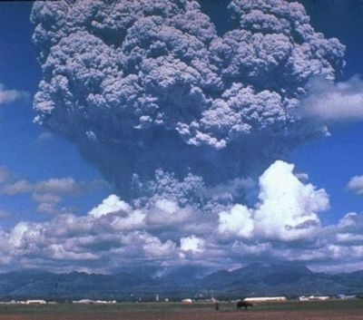 Mount Pinatubo erupts in the Philippines in 1991. Credits: CNRS.